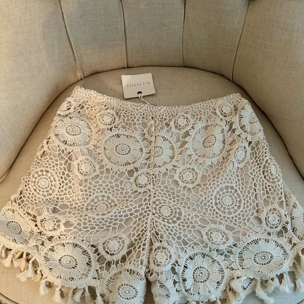 Blue Pepper Cream Crochet Lace Shorts with Tassels